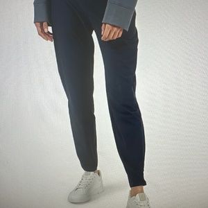 On Cloud OC Lightweight performance pants in black. NWT